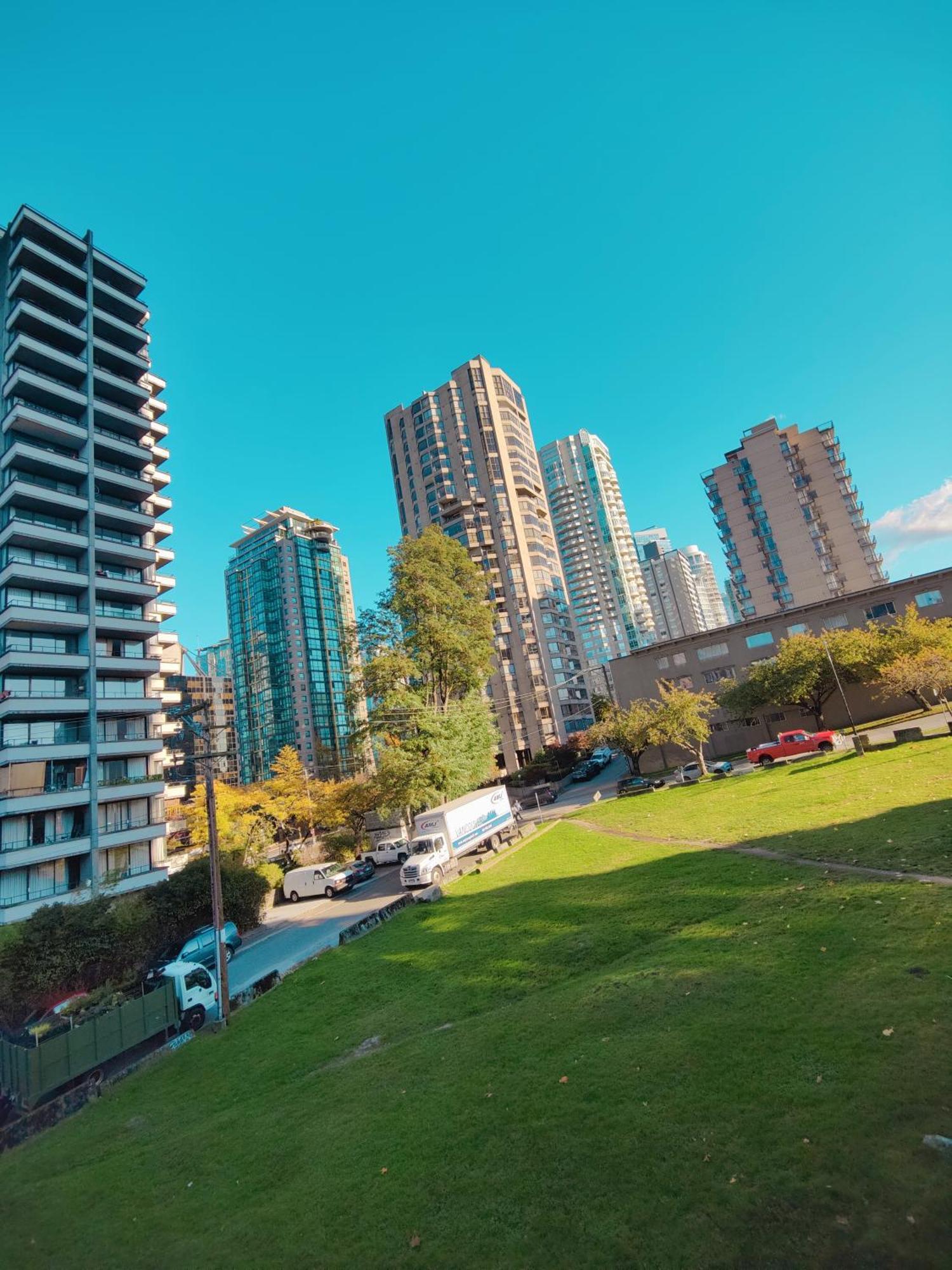 Divya Sutra Suites On Robson Downtown Vancouver Exterior foto